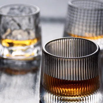 Kreatívne Zahustiť Rotujúce Whisky Sklenené Poháre Na Víno, Víno, Vodka Cup Bar Strany Whisky Pivo Sklo Transparentné Pohár Brandy